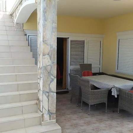 Villa Kuca 4 *